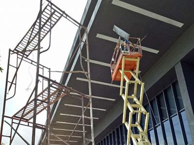 移动脚手架PK高空作业车对比使用